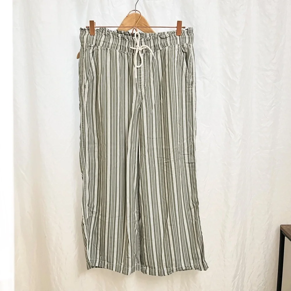 LOFT | MEDIUM EMORY WIDE LEG DRAWSTRING PANTS IN GREEN STRIPE - Picture 3 of 7